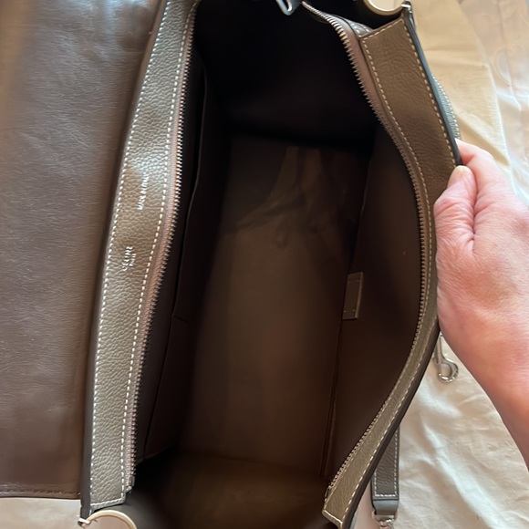 Authentic Celine medium Trapeze bag with shoulder strap and dust bag. - Picture 6 of 10